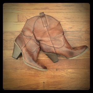 Tan, calf height western style boots. Gently worn.